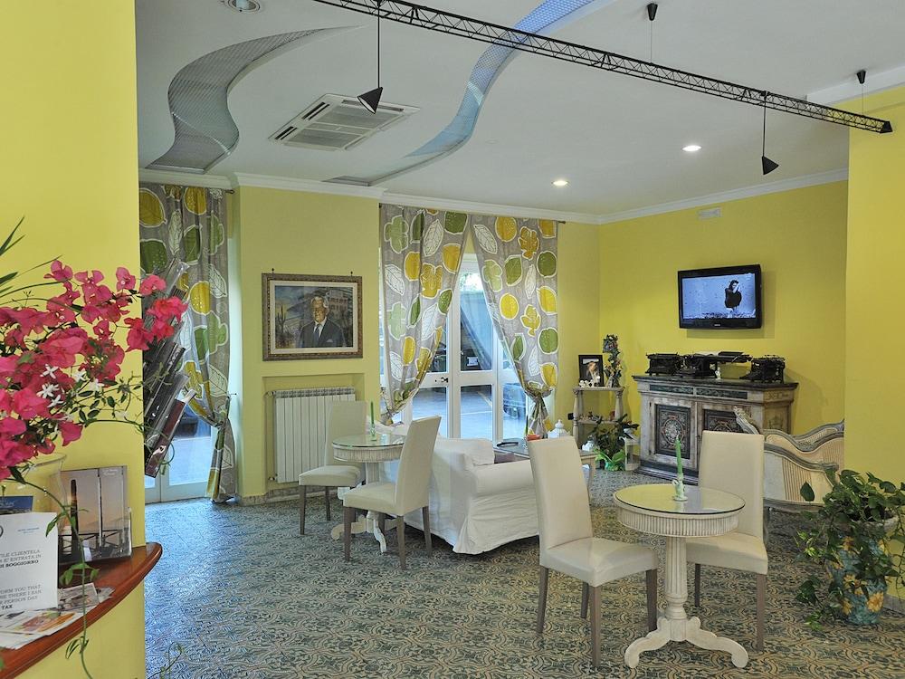 Hotel Miramare 마이오리 외부 사진